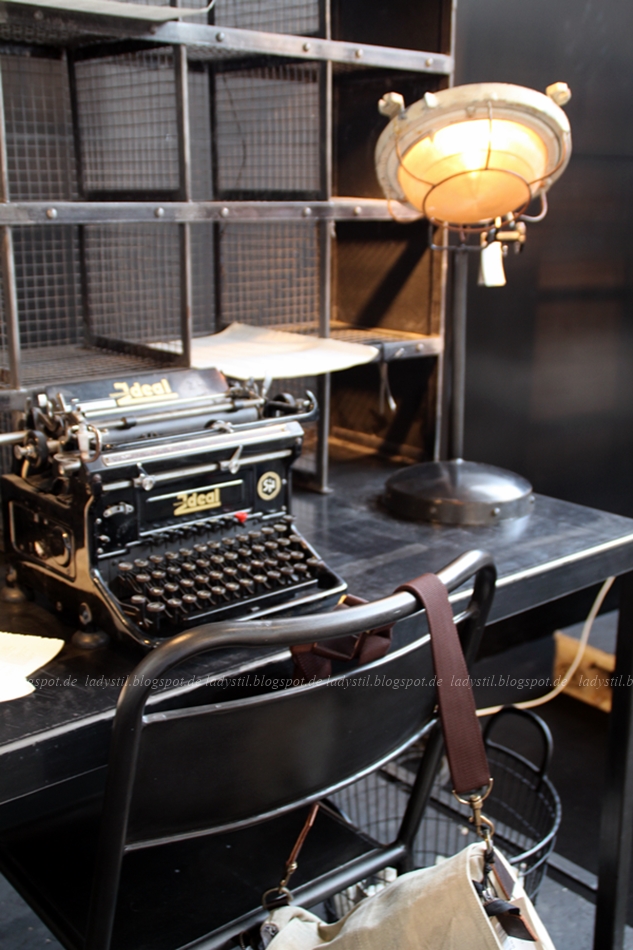 Bodilson Industrielook alte Schreibmaschine Schwarz auf der Messe Woonbeurs 2015