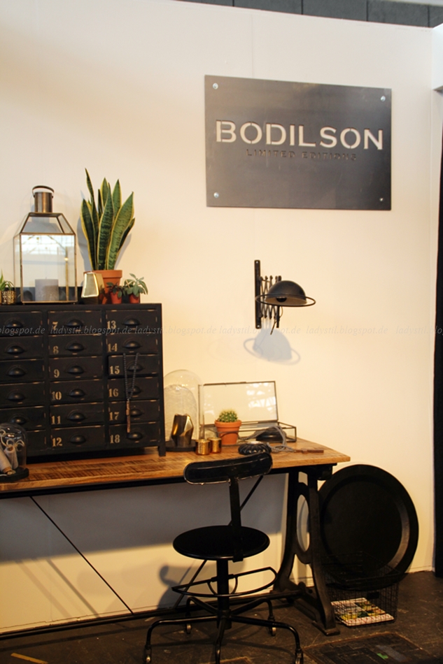 Bodilson Schreibtisch Office Büro in schwarz weiß Holz auf der Messe VT Wonen & Design Beurs in Amsterdam