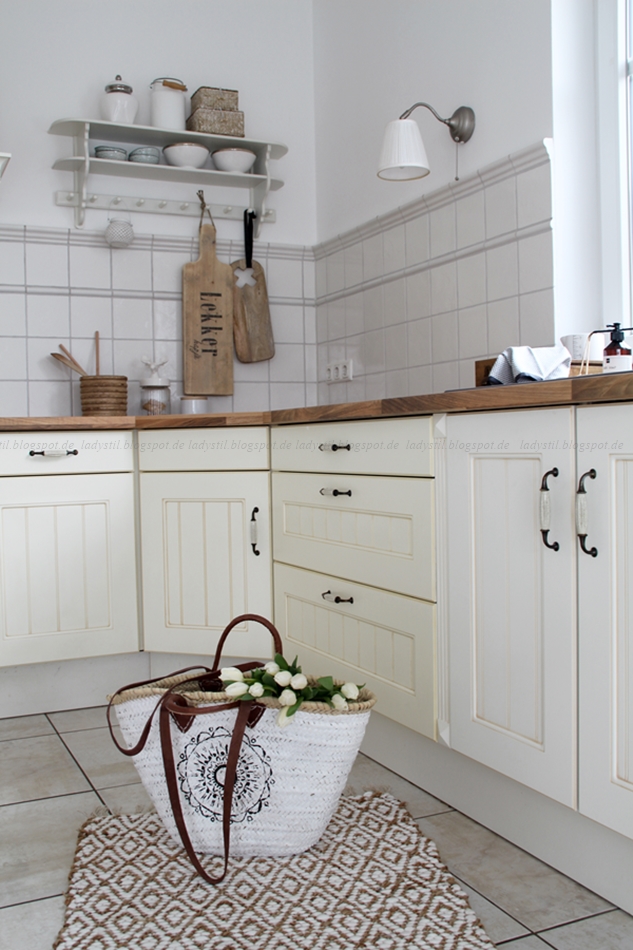 Überblick Küche nach der Renovierung in weiß