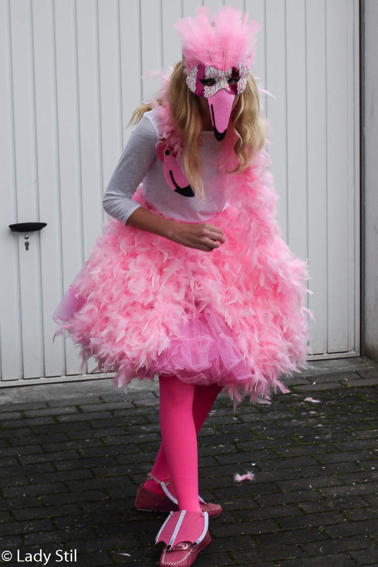 DIY Karnevalskostüm Flamingo Maske Füße https://lady-stil.de