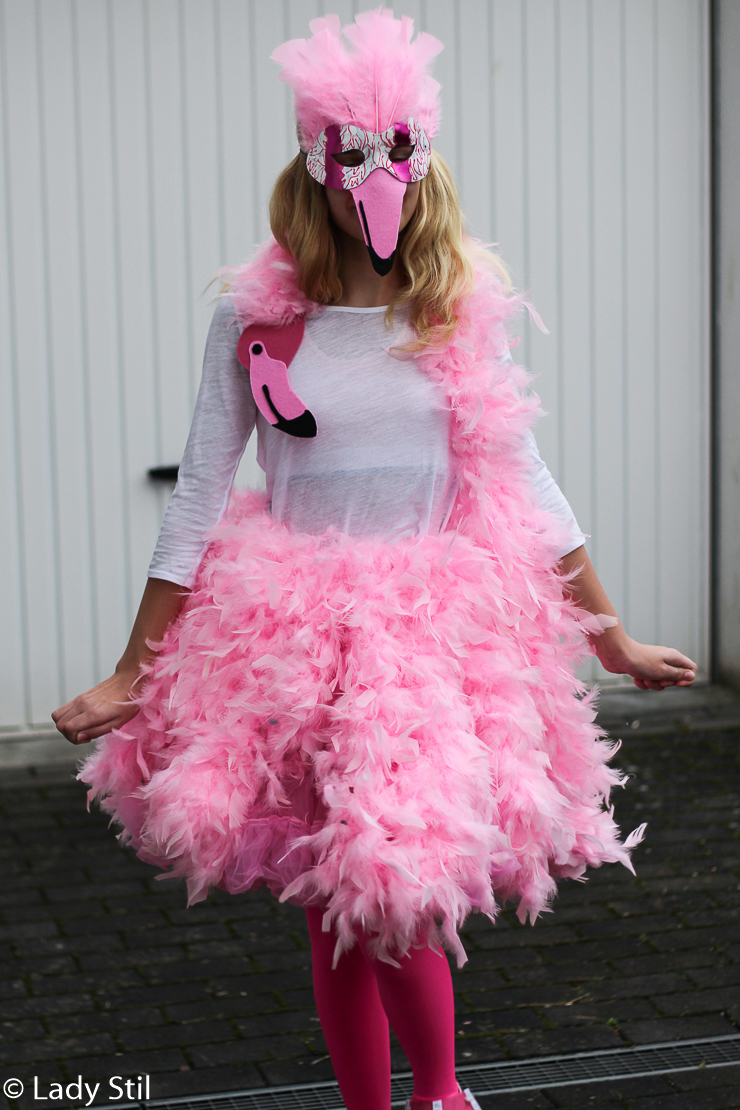 DIY Karnevalskostüm Flamingo Maske Füße https://lady-stil.de