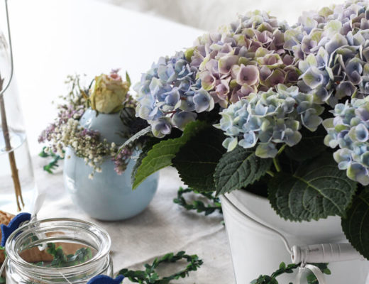 Blaue Tischdeko Kommunion Konfirmation Fisch Blumenkranz Blumeneis