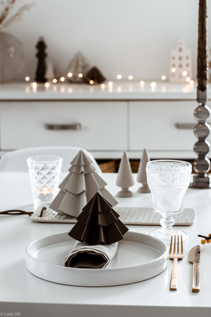 DIY Tannenbäume aus Papier - lady-stil.de DIY Tannenbäume aus Papier - lady-stil.de